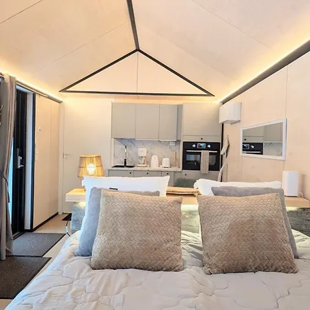 Hossaville Luxe West Iii Villa